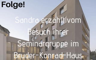 Im Hintergrund ist ein großes Gebäude zu sehen. Darüber steht: Neue Podcast-Folge! Sandra erzählt vom Besuch ihrer Seminargruppe im Bruder-Konrad-Haus