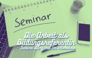 Schreibblock mit der Aufschrift "Seminare, daneben ein Glas Saft und ein Handy sowie Stifte. Im unteren Bild der Titel "Die Arbeit als Bildungsreferentin - Sabine Burgard im Interview"