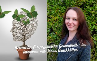 links eine verdorrte Pflanze, deren Äste in Form eines Kopfes geformt sind. Darum fliegen Schmetterlinge, die wie Blätter der Pflanze aussehen. Rechts ein Porträt von Janna Dreckköter, einer Referentin zum Theme "Psychische Gesundheit"
