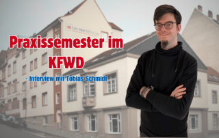 Praktikant Tobias vorm Haus der Parität.